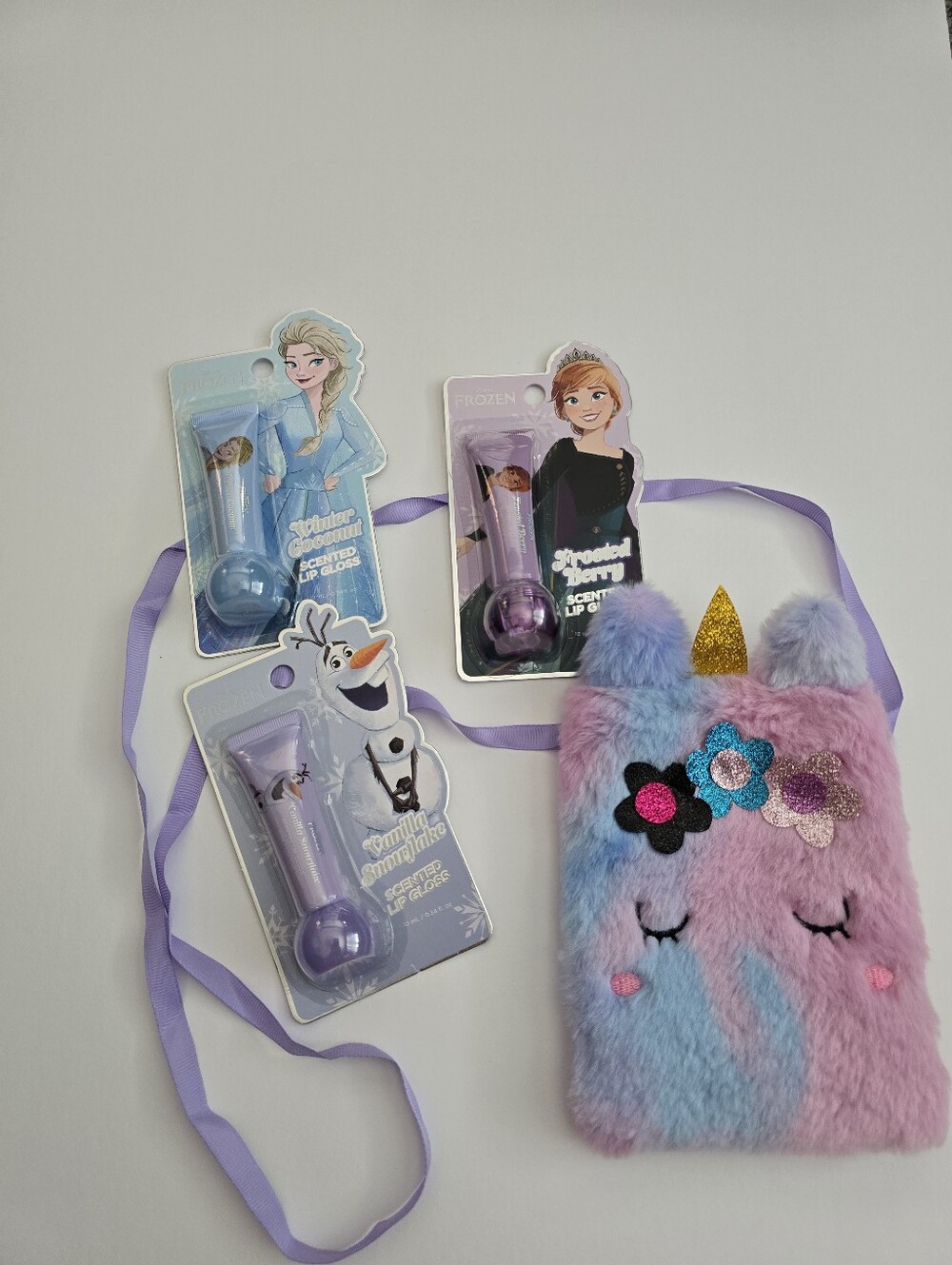 βοΈ Brand New Disney Frozen Scented Lip Gloss Set with Fluffy Unicorn Purse - Picture 1 of 11